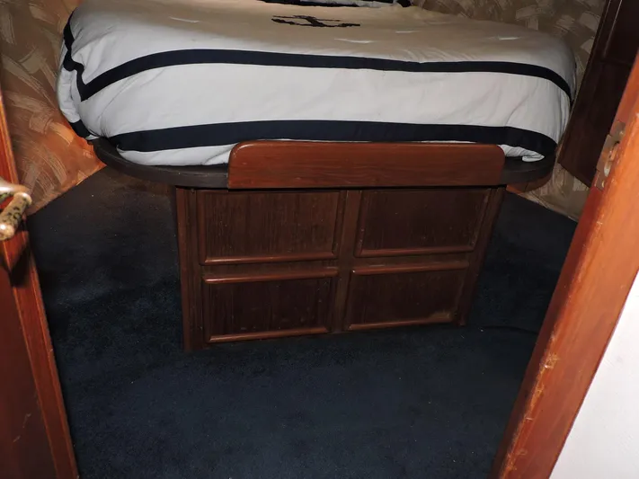  Yacht Photos Pics Interior cabin of 1990 Post 44 Sport Fisherman with bed and wooden storage.