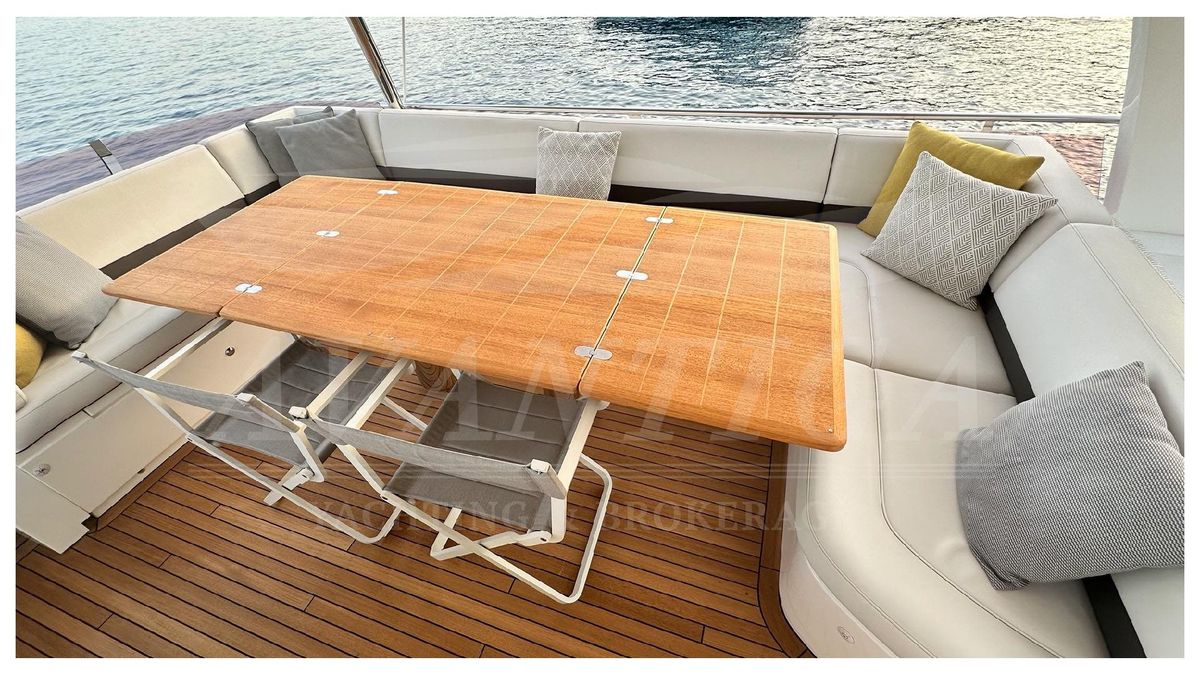 2014 Princess 73 