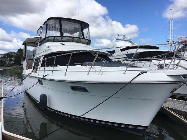 1988 Carver 4207 Motor Yacht