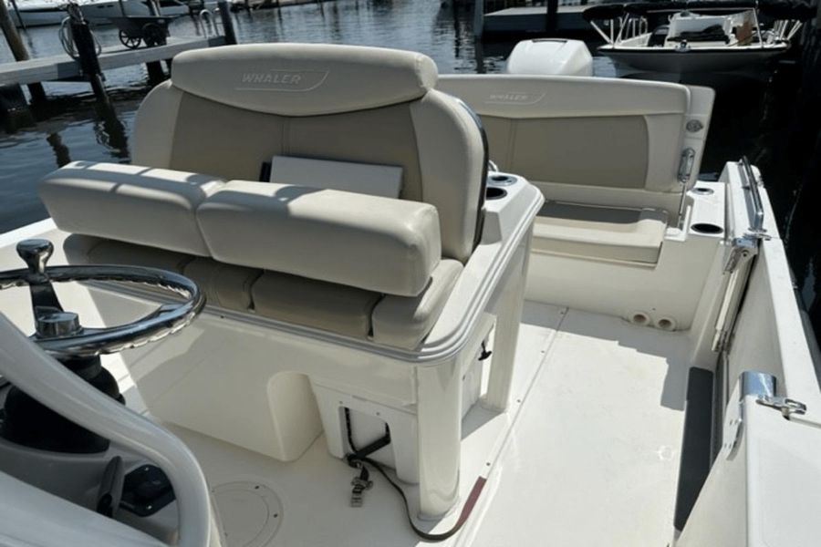 2020 Boston Whaler 270 Dauntless