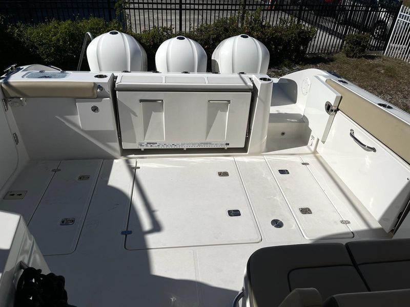 2019 Pursuit DC 365 Dual Console