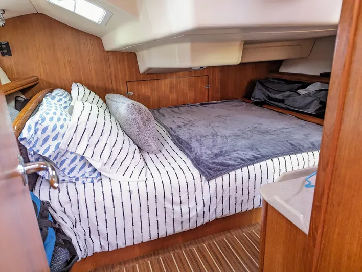 Cygnus 1 Yacht Photos Pics 