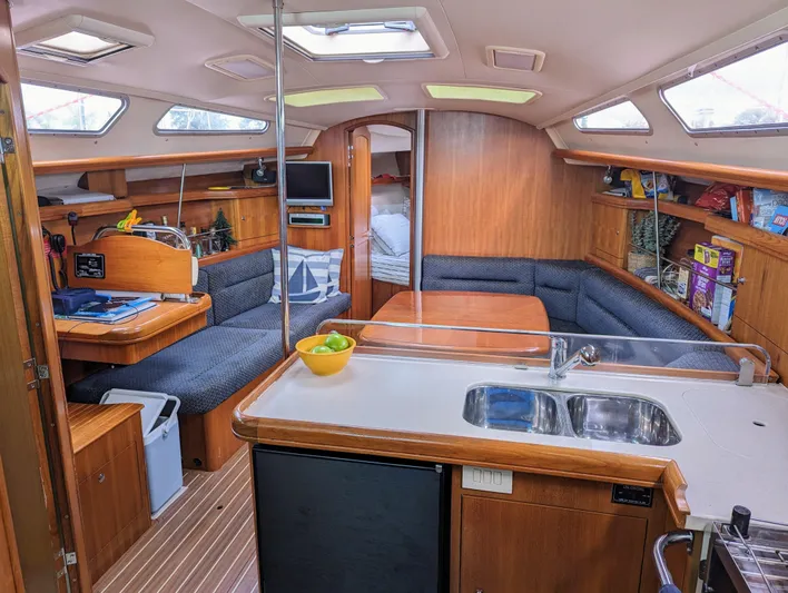 Cygnus 1 Yacht Photos Pics 