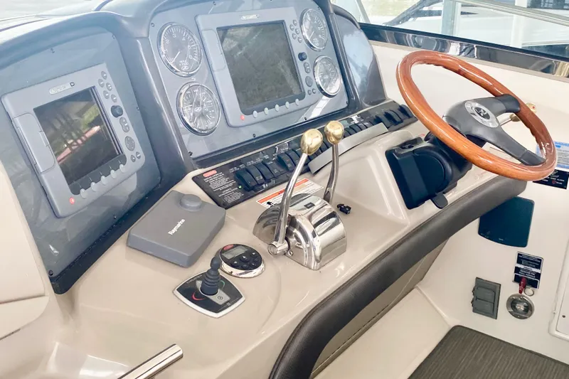  Yacht Photos Pics 2007 Sea Ray 38 Sundancer helm with dual controls and navigation displays.