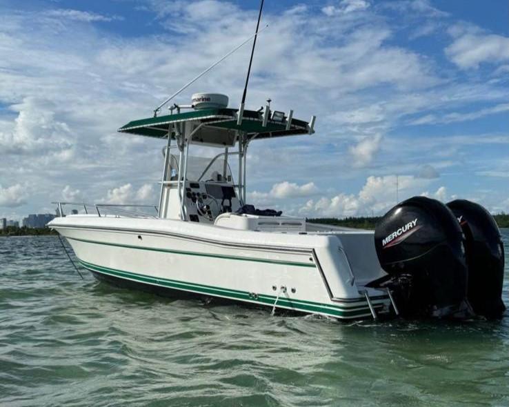 2000 Stamas 250 Tarpon boat with twin Mercury engines on calm water.