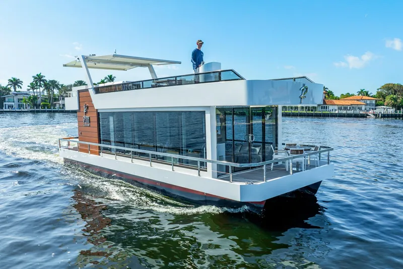  Yacht Photos Pics Modern Reina 44DR houseboat cruising on a sunny day, 2023 model.