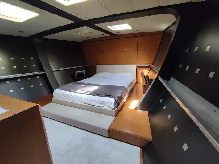  Yacht Photos Pics Modern bedroom interior in CMN 139 yacht, 1994 model, featuring sleek design and cozy bed.