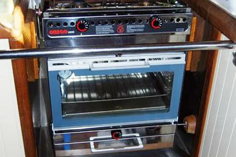 Jolie Brise Yacht Photos Pics Compact marine stove and oven in a 1985 Sam L. Morse Bristol Channel Cutter 28.