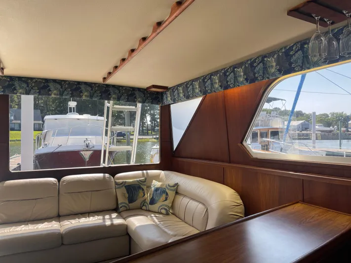 Kylieb Yacht Photos Pics Interior of 1986 Chris-Craft 422 Commander yacht with leather seating and nautical decor.