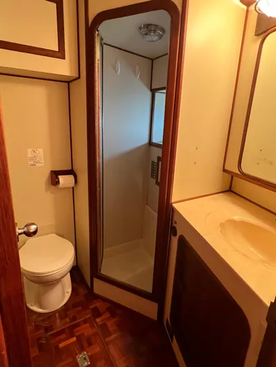 Kylieb Yacht Photos Pics 1986 Chris-Craft 422 Commander bathroom with shower, toilet, and sink.