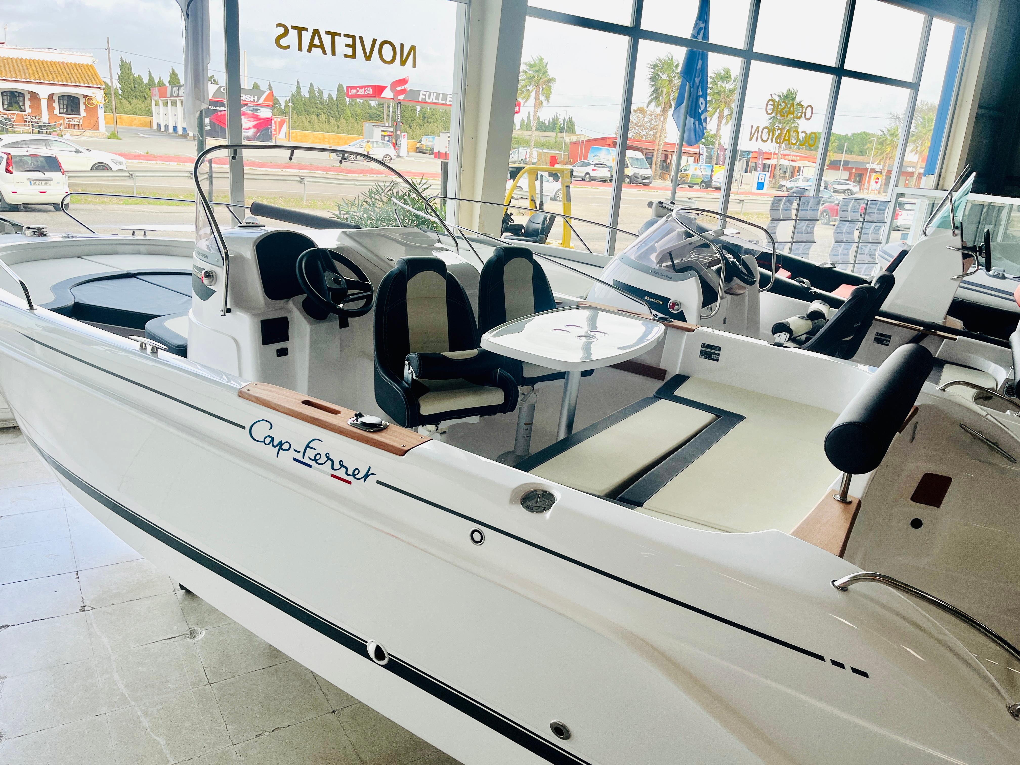 2025 B2 Marine CAP FERRET 652 OPEN