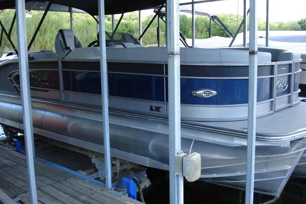 Manitou LX 25 Rear Facing X-Treme (RFX) Single Engine V-Toon