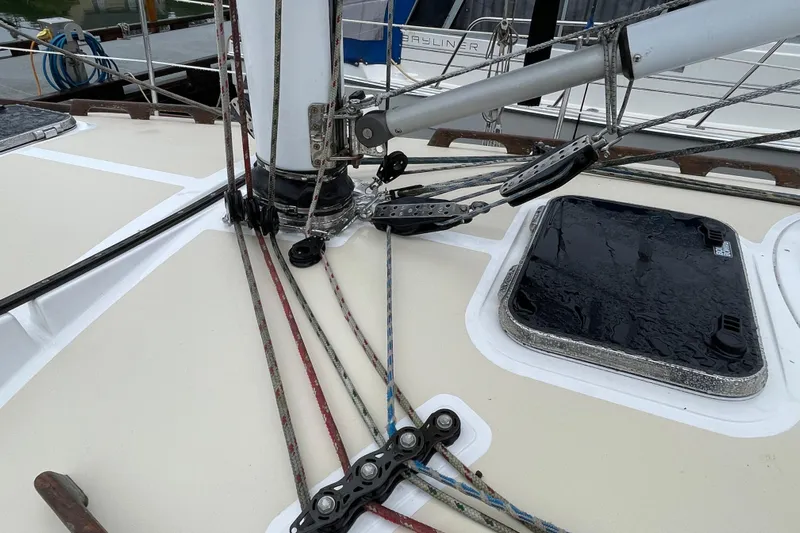 Rhyme Yacht Photos Pics Deck of 2007 Tartan 3400 sailboat with rigging and hatch details.