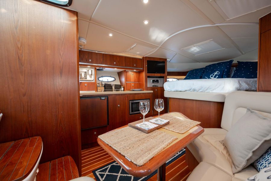 2004 Tiara Yachts 3200 Open