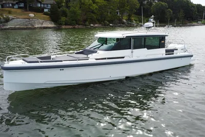 Axopar 37 Sport Cabin R