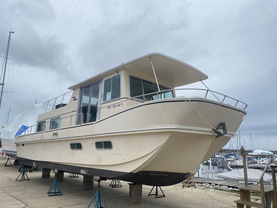 1983 Holiday Mansion Barracuda 36SC House for sale YachtWorld