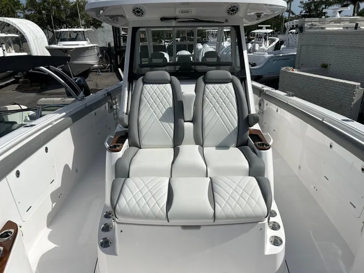  Yacht Photos Pics 2024 EVERGLADES 395 CC - Image 16