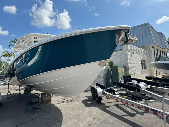  Yacht Photos Pics 2024 Everglades 395 Cc - Image 2