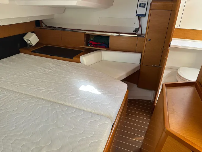 Life Line Yacht Photos Pics Interior of 2017 Jeanneau Sun Odyssey 44 DS yacht with cozy cabin and modern furnishings.