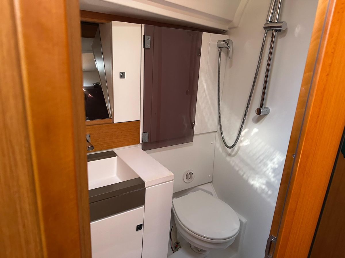 2017 Jeanneau 44 
