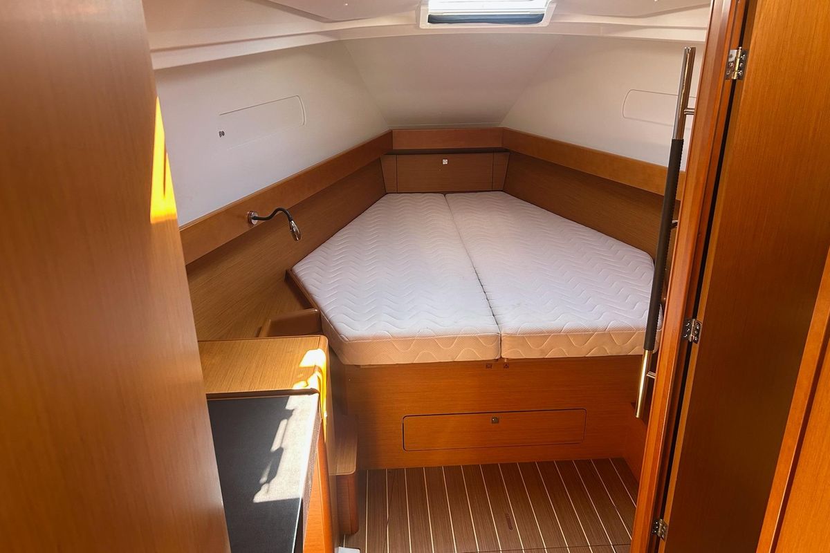 2017 Jeanneau 44 