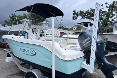 Robalo R180 Center Console