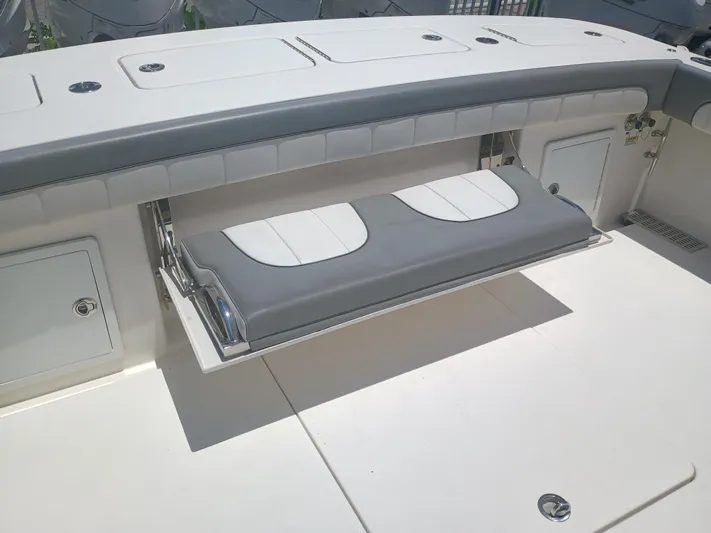 41-083 Yacht Photos Pics 2023 Regulator 41 boat with foldable seating and storage compartments.