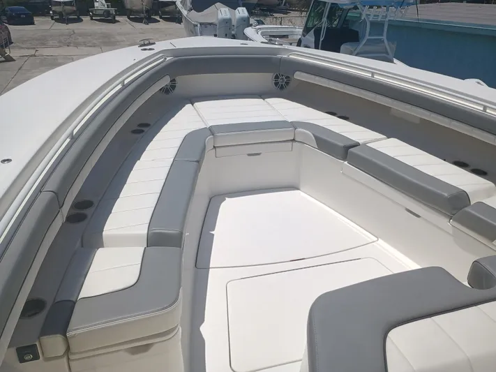 41-083 Yacht Photos Pics Luxurious seating area on 2023 Regulator 41 boat, featuring sleek white and gray upholstery.