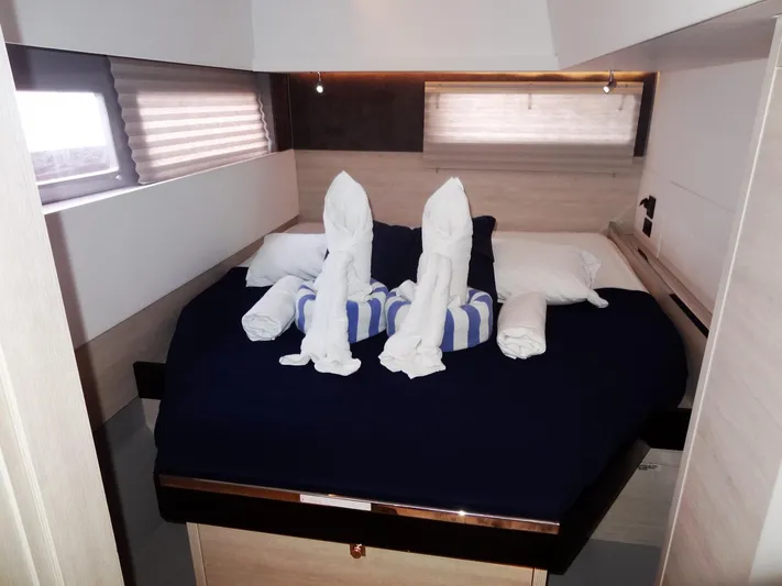 Meow Or Never Yacht Photos Pics Luxurious bedroom in 2020 Leopard 45 yacht with elegant towel art.