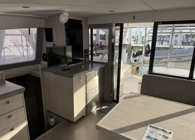 Even Mo Betta Yacht Photos Pics 