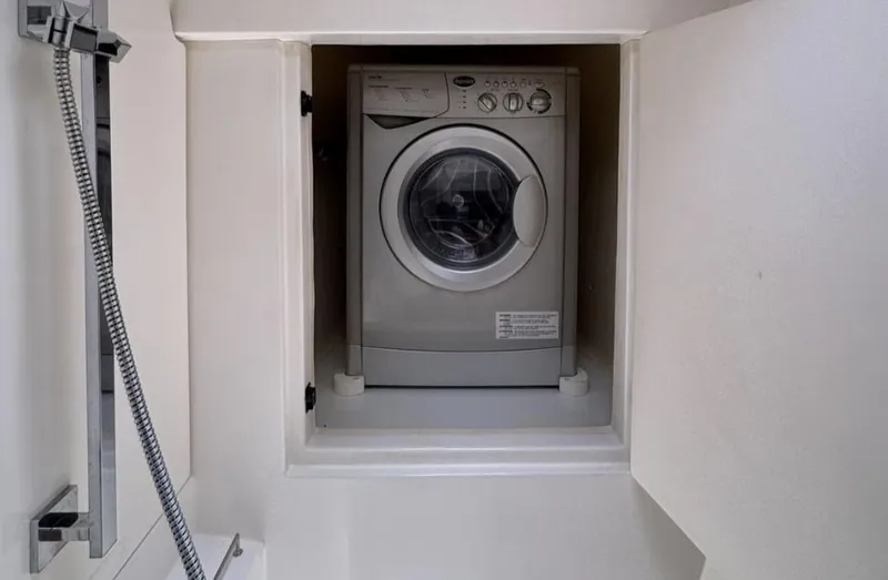 Even Mo Betta Yacht Photos Pics 