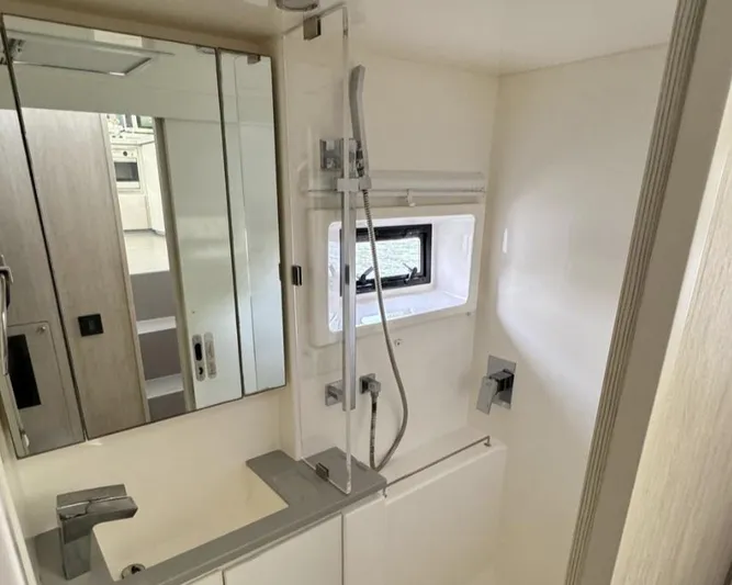 Even Mo Betta Yacht Photos Pics 