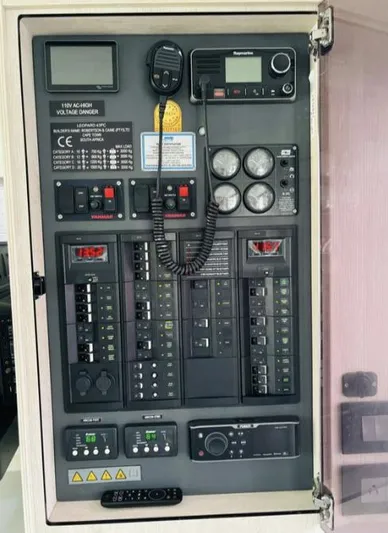 Even Mo Betta Yacht Photos Pics 