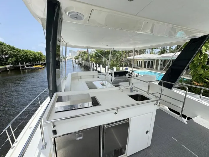 Even Mo Betta Yacht Photos Pics 