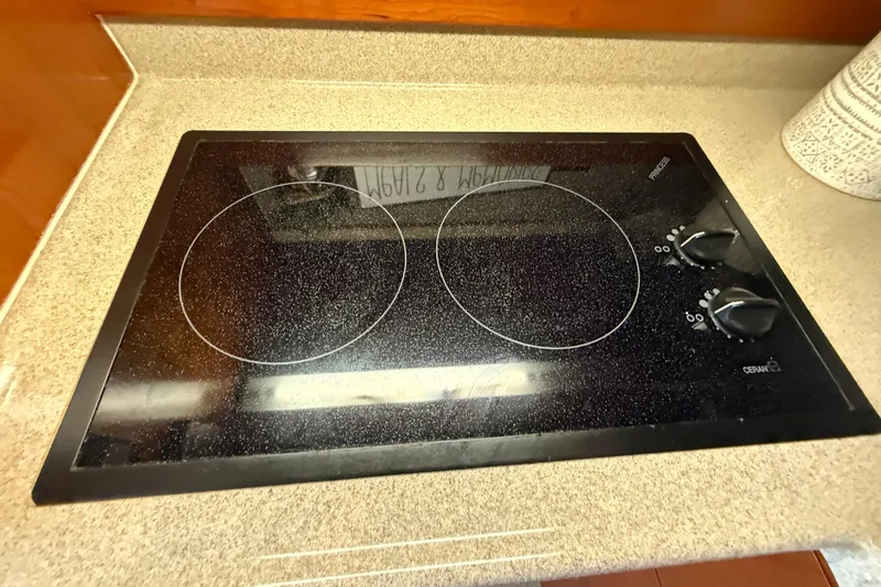 Houligan's Haven Yacht Photos Pics Ceramic cooktop on 2004 Cruisers 370 Express yacht kitchen counter.