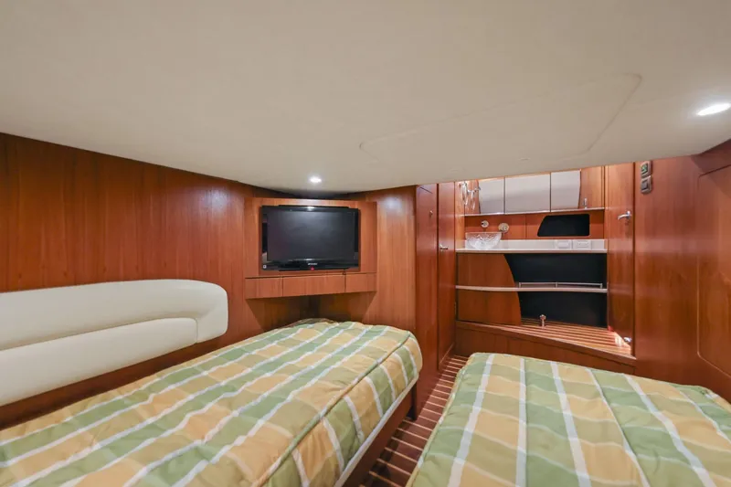  Yacht Photos Pics Luxurious 2008 Tiara Yachts 4300 Sovran cabin with twin beds and TV.