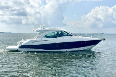 2016 Cruisers Yachts Cantius 45