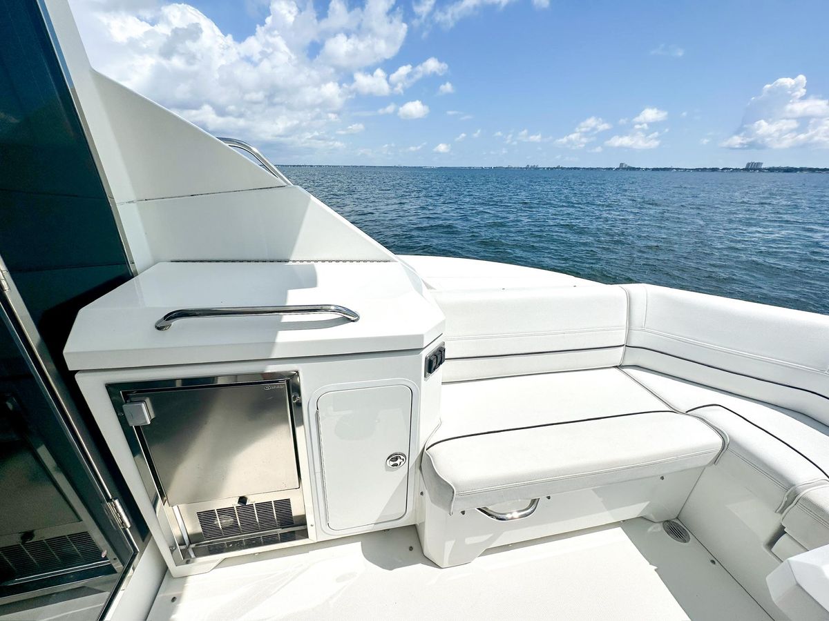 2016 Cruisers Yachts 45 