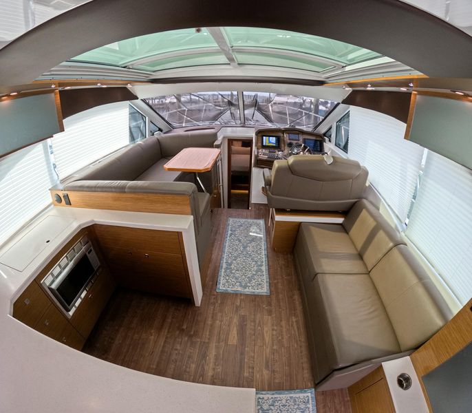 2016 Cruisers Yachts Cantius 45