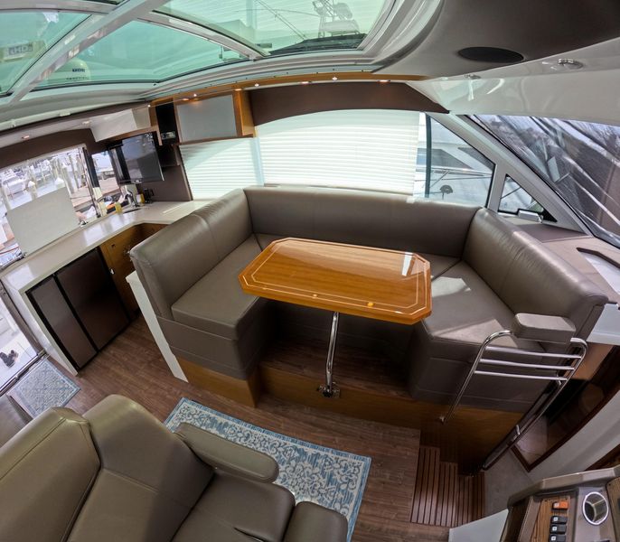 2016 Cruisers Yachts Cantius 45