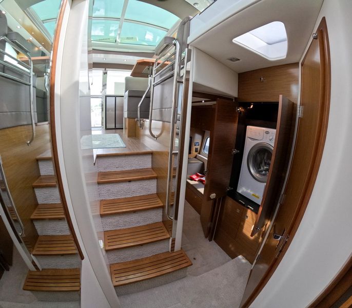 2016 Cruisers Yachts Cantius 45