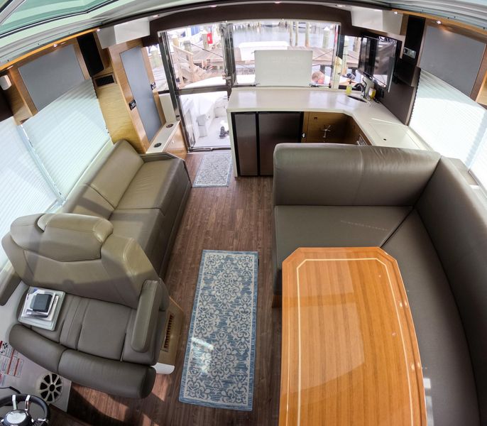 2016 Cruisers Yachts Cantius 45