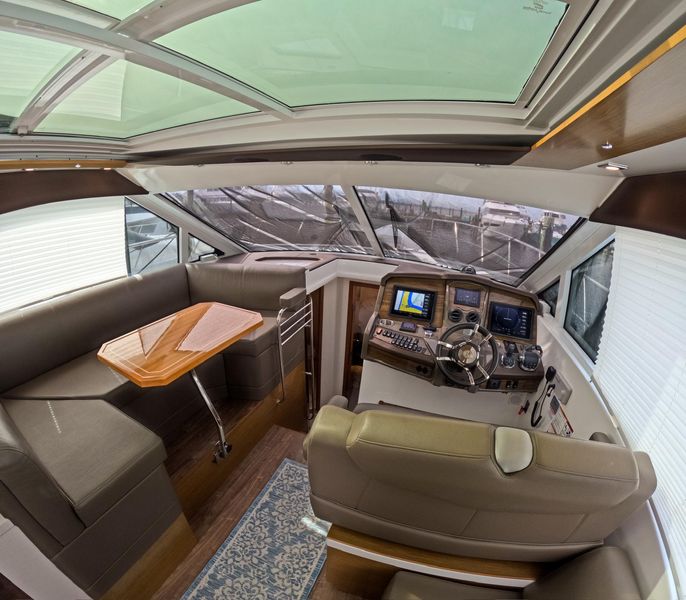 2016 Cruisers Yachts Cantius 45