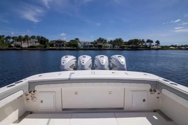 41 Regulator 2021 Yacht Photos Pics Regulator 41 2021 - Exterior Cockpit