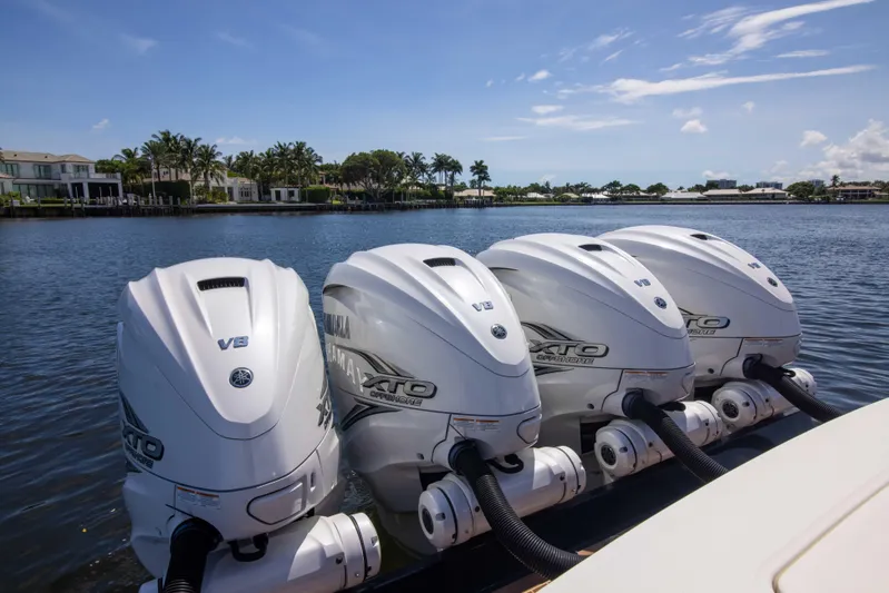 41 Regulator 2021 Yacht Photos Pics Regulator 41 2021 - Exterior Engines