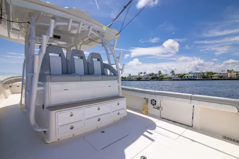 41 Regulator 2021 Yacht Photos Pics Regulator 41 2021 - Exterior Cockpit