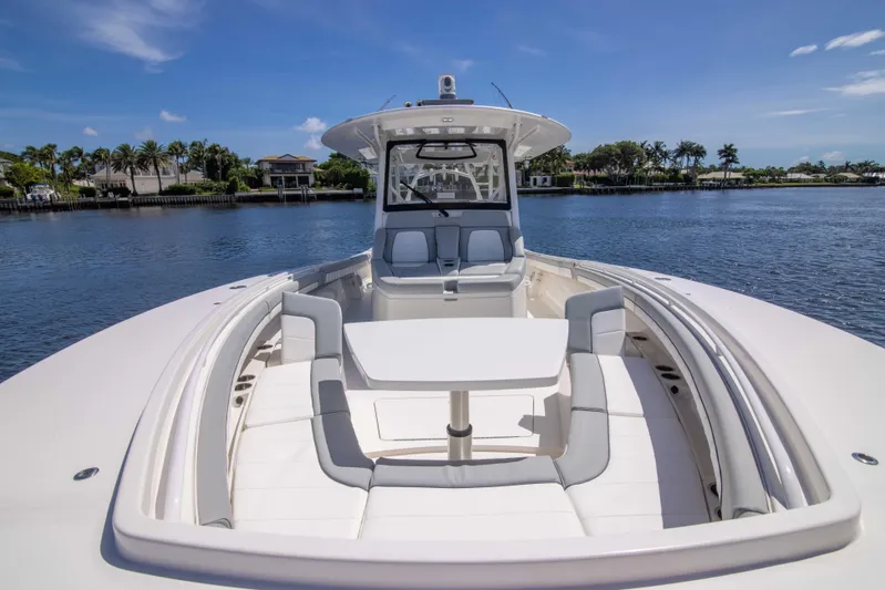 41 Regulator 2021 Yacht Photos Pics Regulator 41 2021 - Exterior Bow