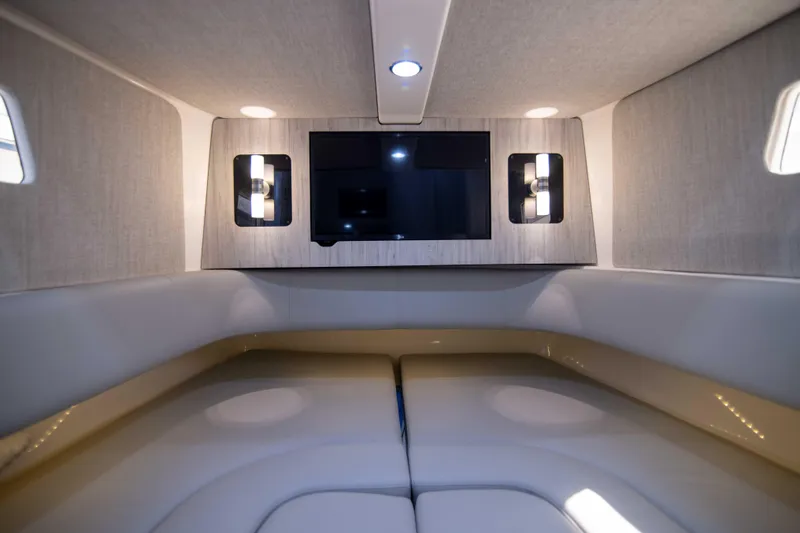 41 Regulator 2021 Yacht Photos Pics Regulator 41 2021 - Interior Cabin