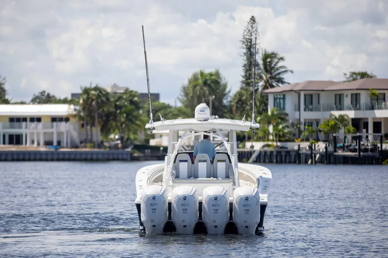 41 Regulator 2021 Yacht Photos Pics Regulator 41 2021 - Exterior Profile