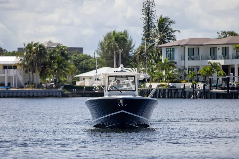 41 Regulator 2021 Yacht Photos Pics Regulator 41 2021 - Exterior Profile